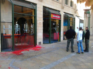  مجهولون يلحقون أضراراً مادية بفرع مطعم "مكدونالدز" بيافا